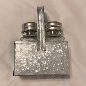 NWOT Farmhouse Rustic Vintage Salt and Pepper Shaker Set Caddy